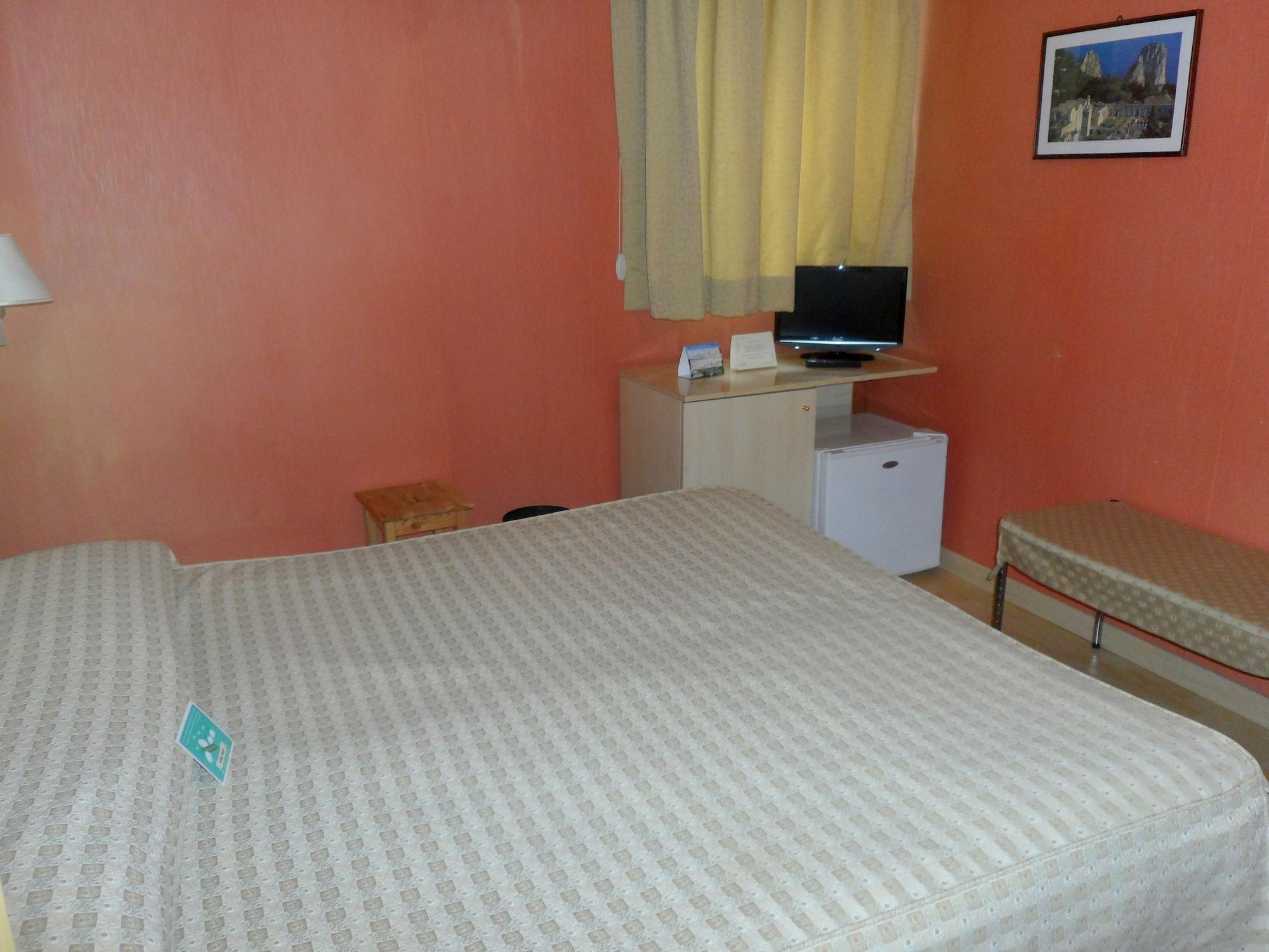 Hotel Diecimare Cava De' Tirreni Bagian luar foto