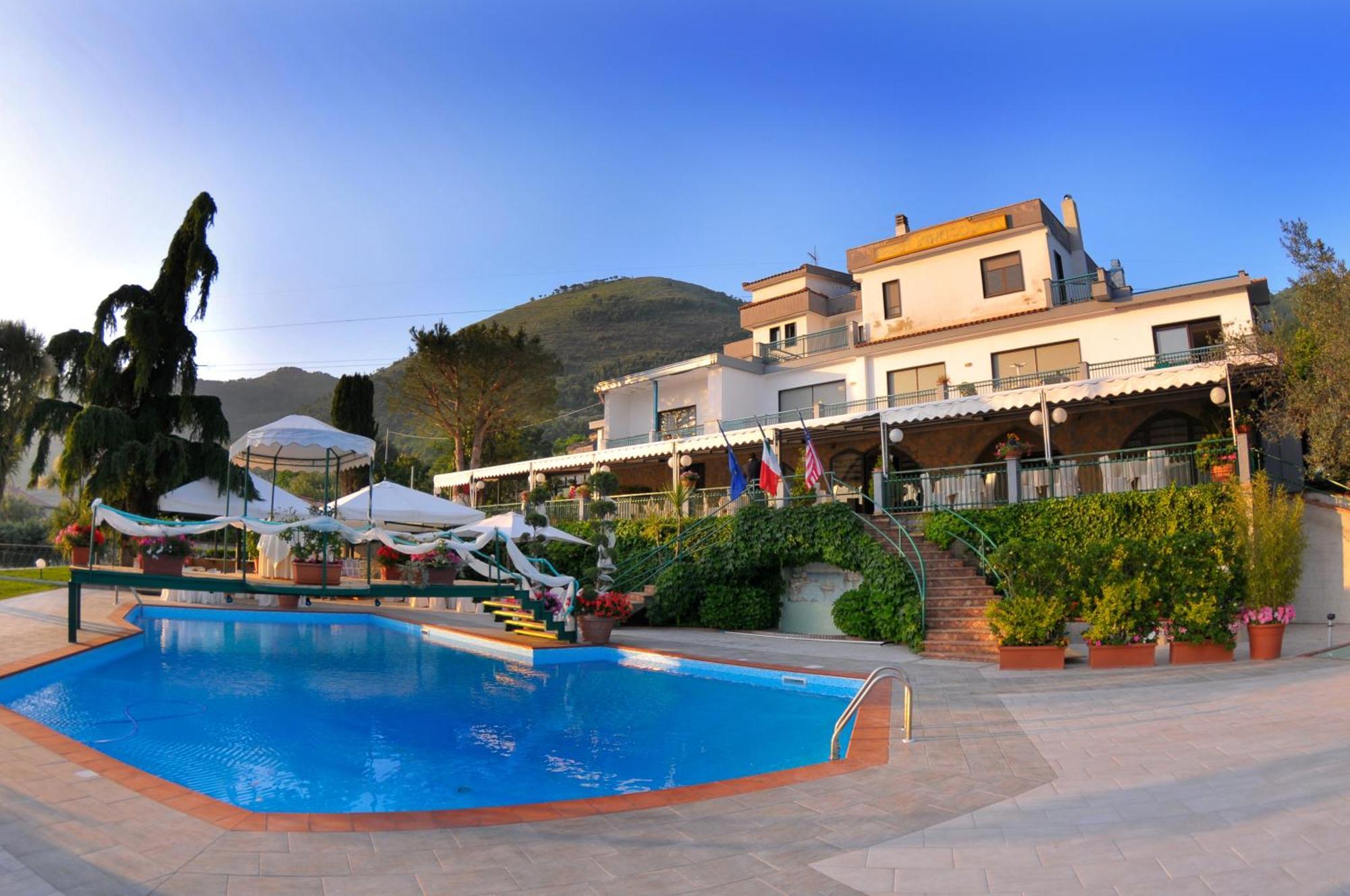 Hotel Diecimare Cava De' Tirreni Bagian luar foto