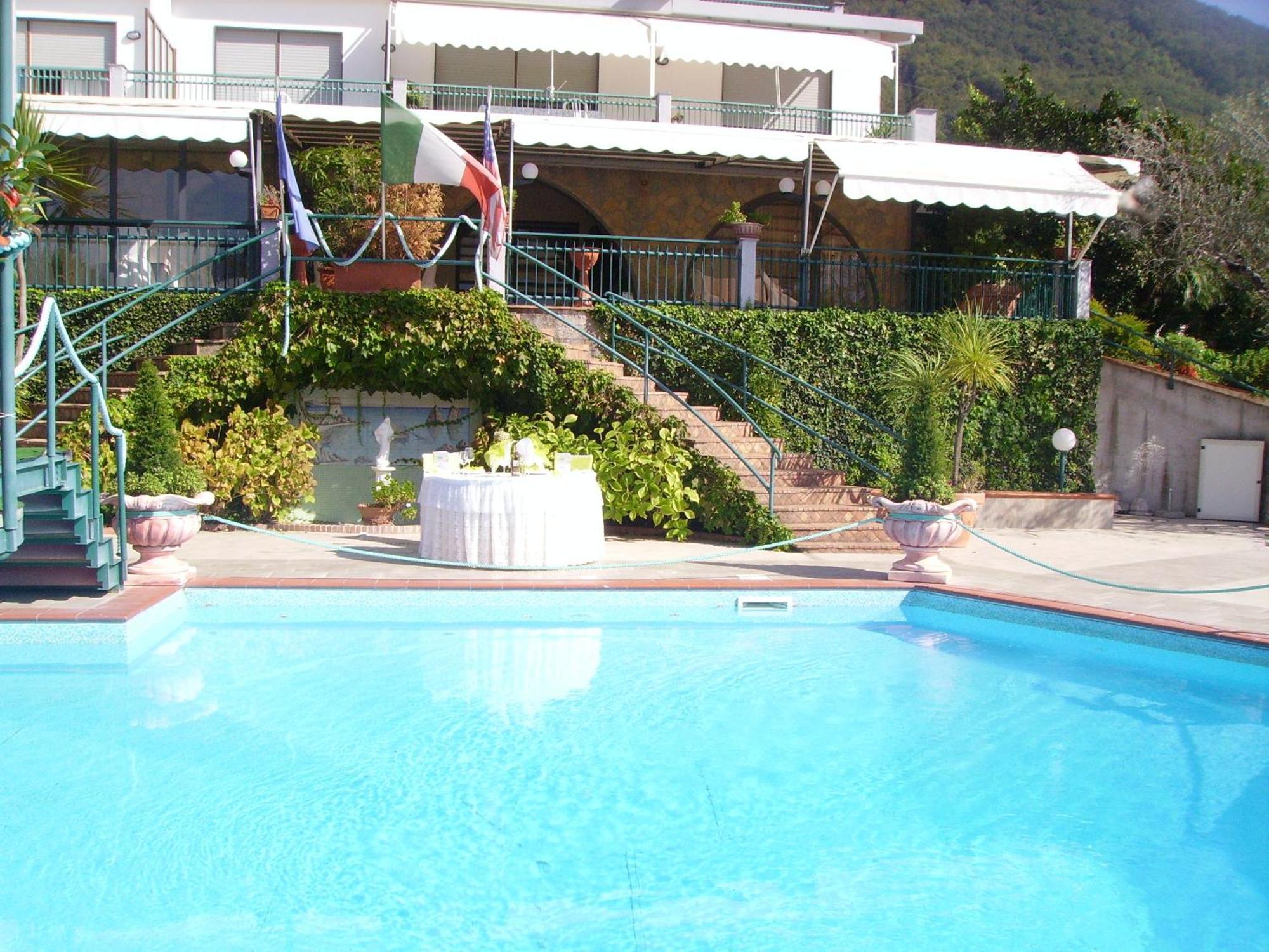 Hotel Diecimare Cava De' Tirreni Bagian luar foto