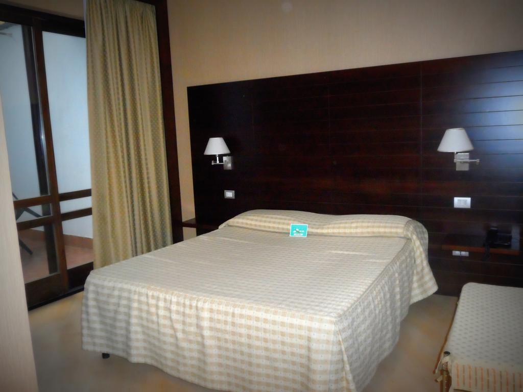 Hotel Diecimare Cava De' Tirreni Bagian luar foto