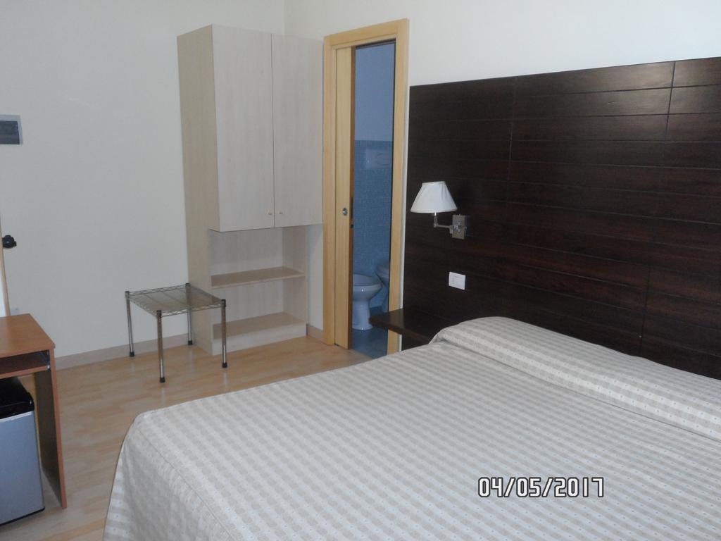 Hotel Diecimare Cava De' Tirreni Bagian luar foto
