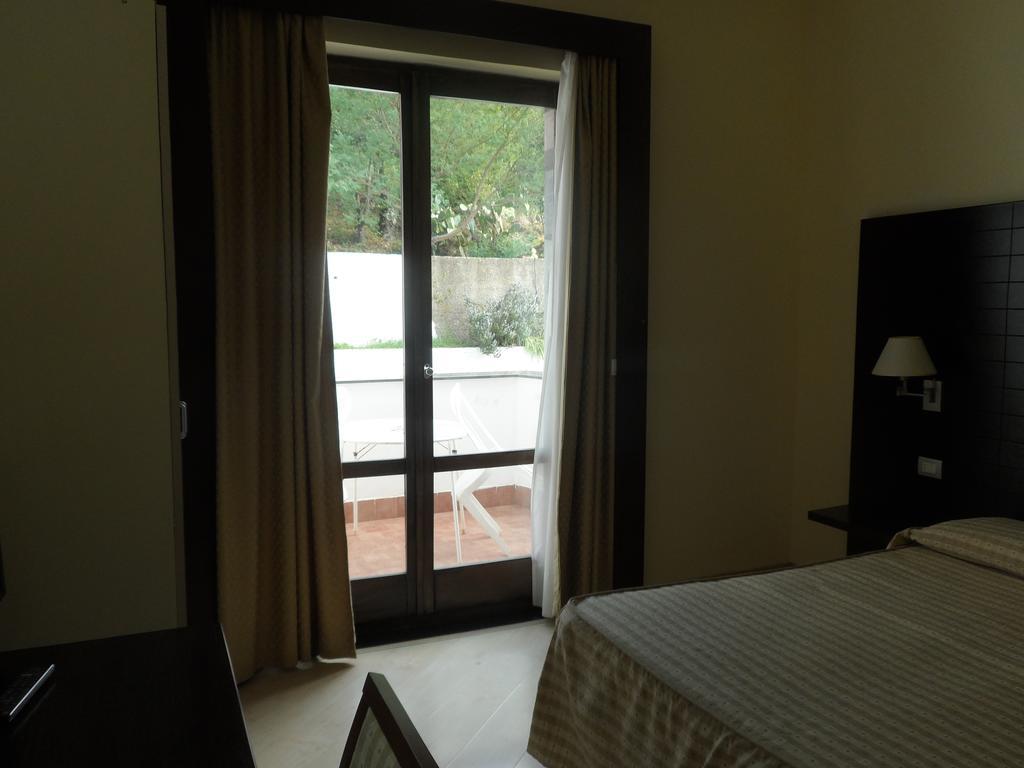 Hotel Diecimare Cava De' Tirreni Bagian luar foto