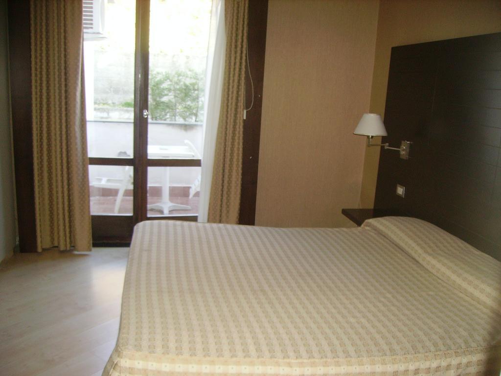 Hotel Diecimare Cava De' Tirreni Bagian luar foto