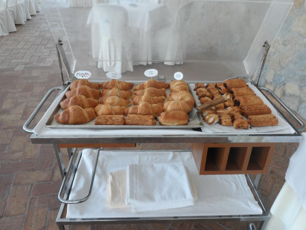 Hotel Diecimare Cava De' Tirreni Bagian luar foto