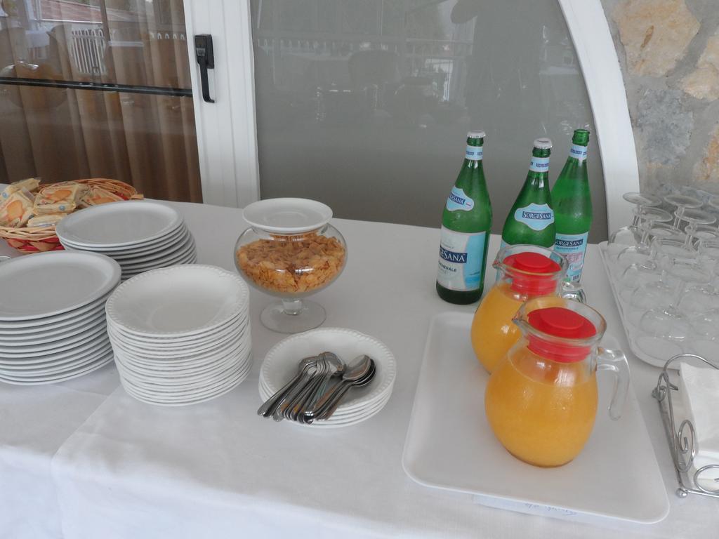 Hotel Diecimare Cava De' Tirreni Bagian luar foto