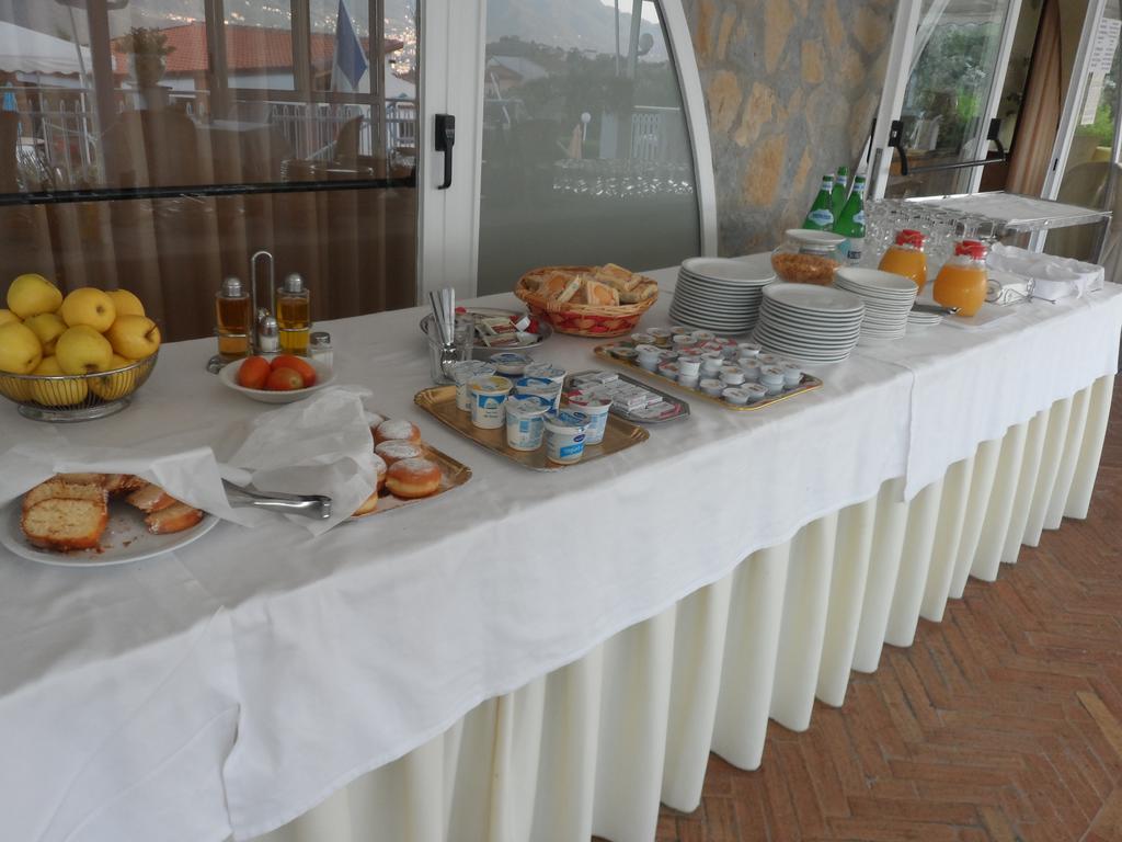 Hotel Diecimare Cava De' Tirreni Bagian luar foto