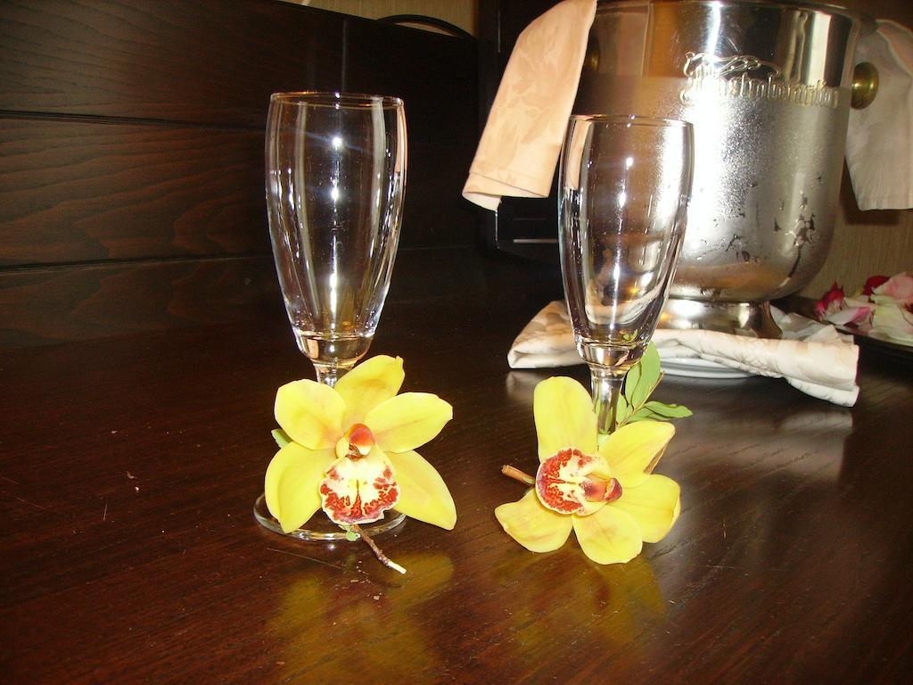 Hotel Diecimare Cava De' Tirreni Bagian luar foto